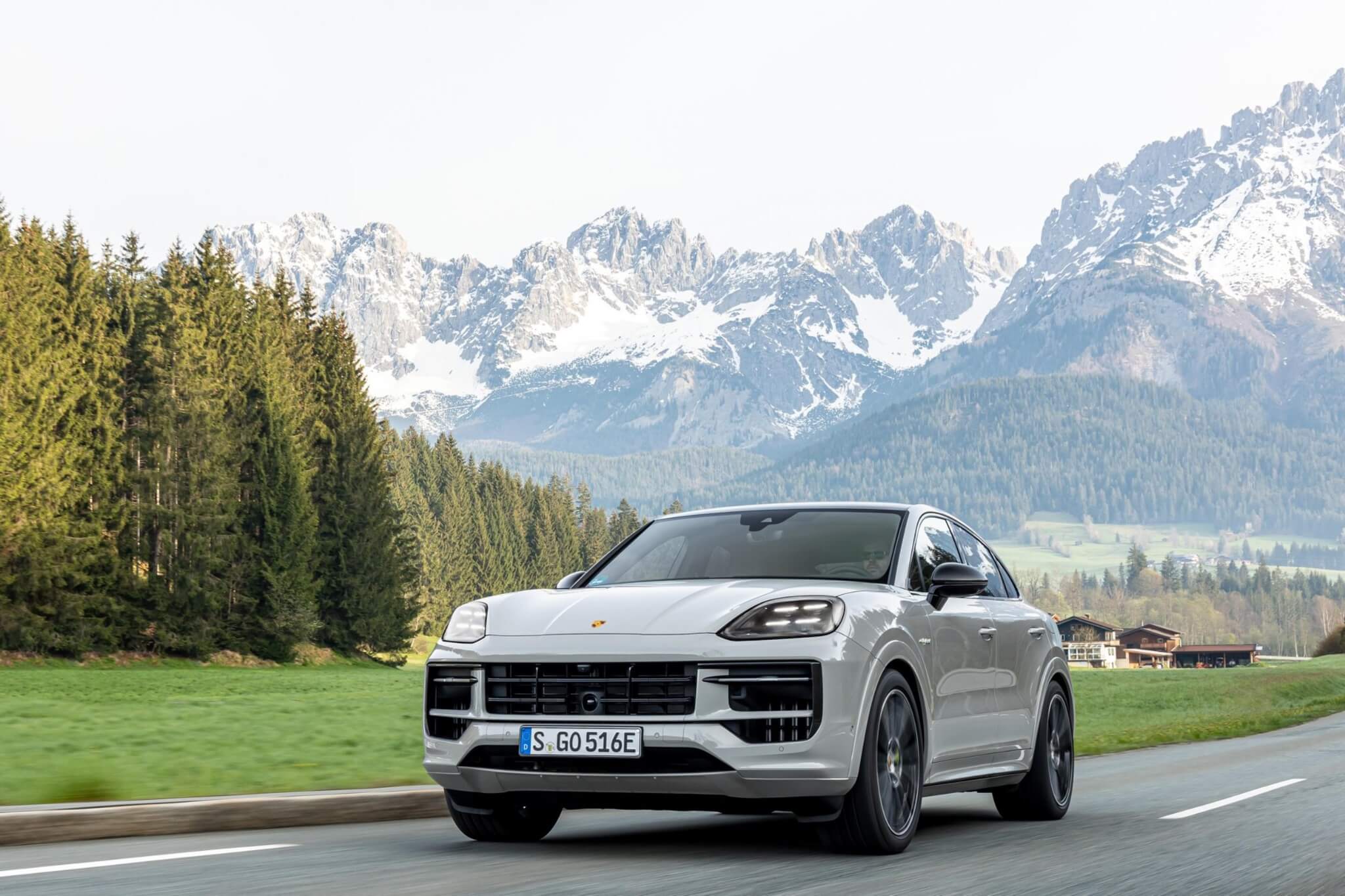 Porsche Cayenne E-Hybrid dianteira