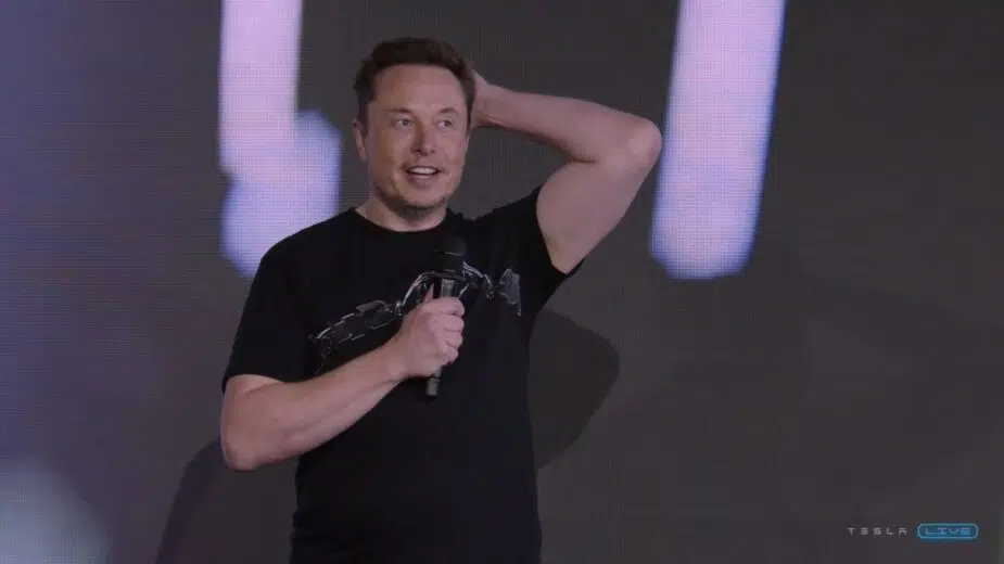 Elon Musk durante o 2023 Cyber Roundup