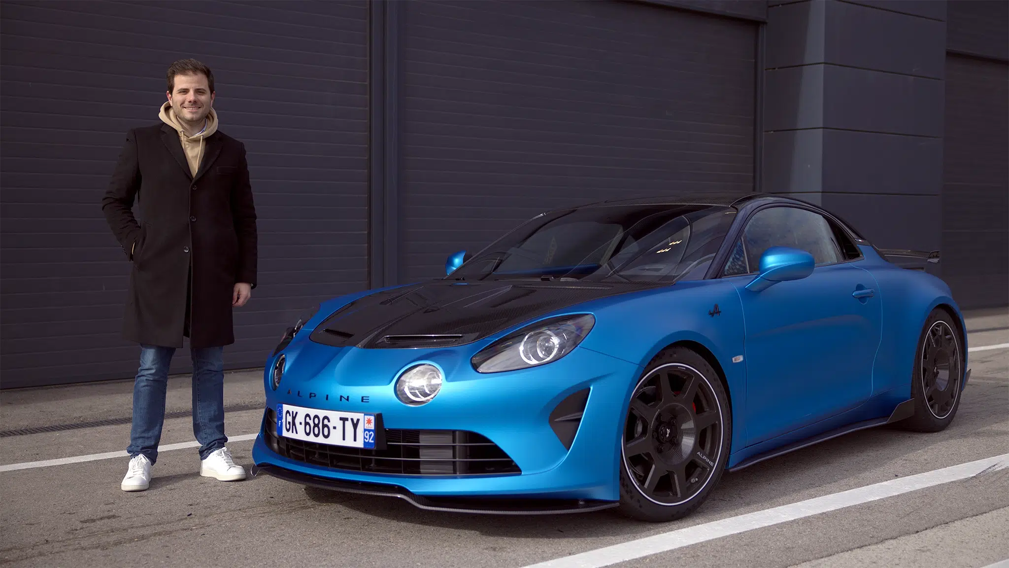 Das pistas para a estrada. Conduzimos e pilotámos o Alpine A110 R