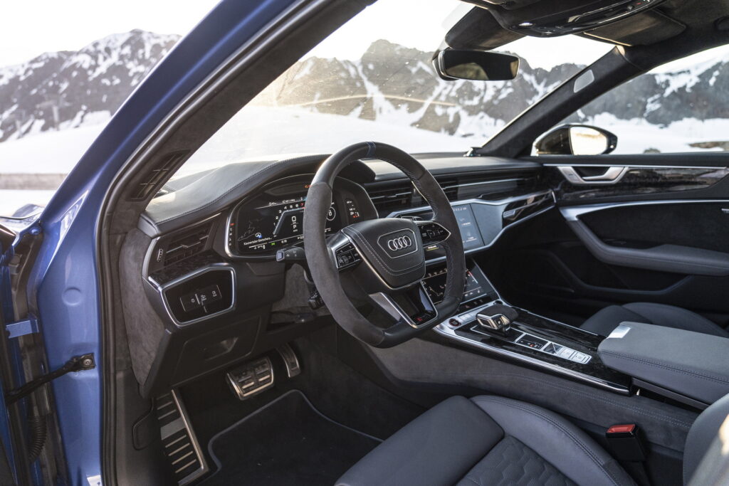 Audi RS6 Sedan interior