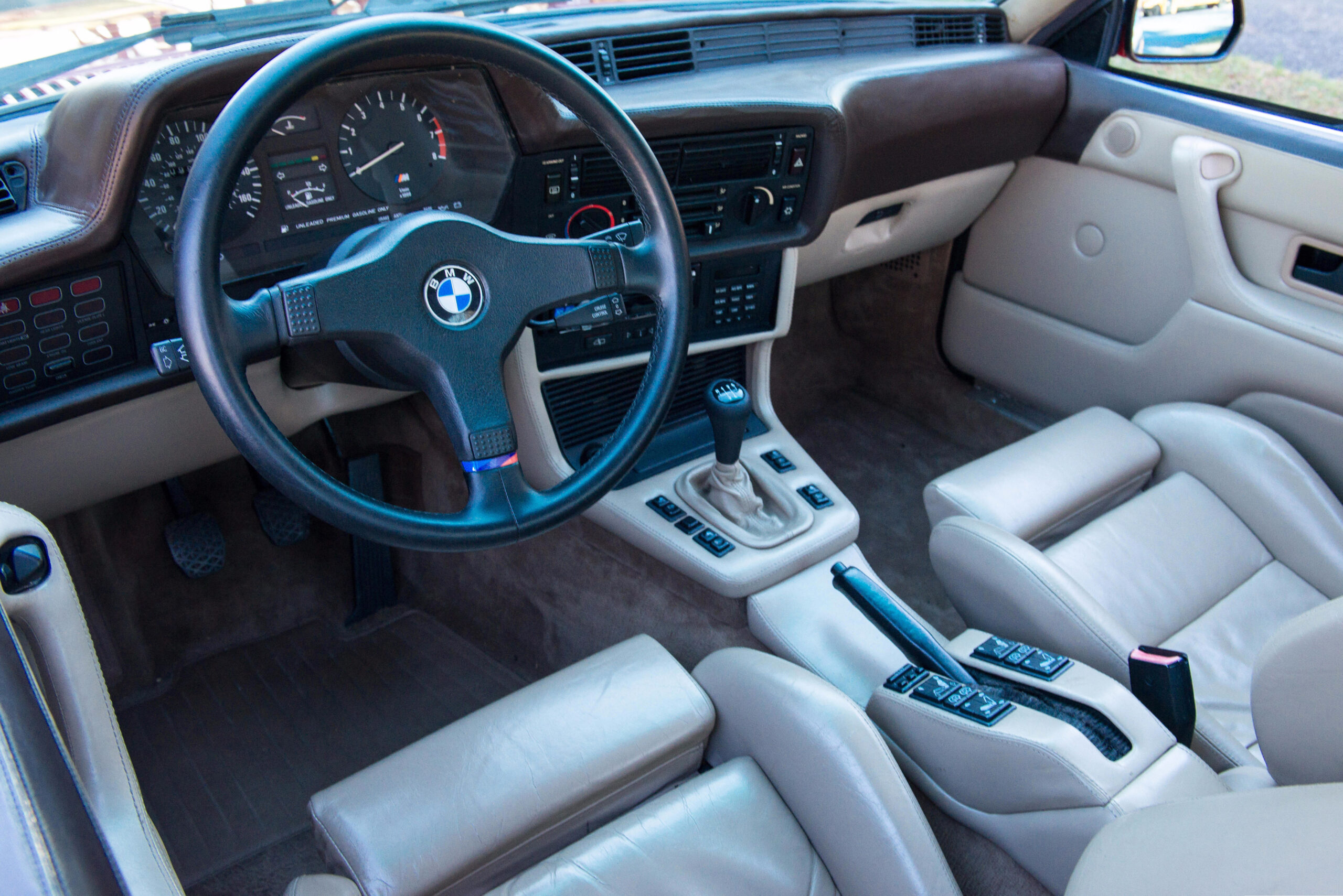 BMW M635 CSi interior