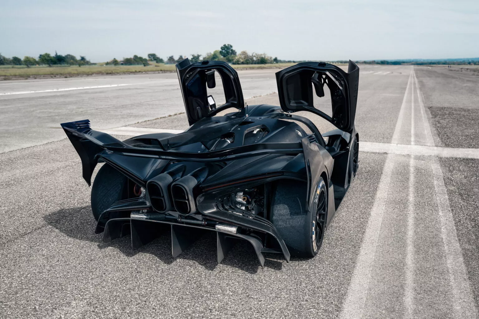 Bugatti Bolide, de traseira, com portas abertas