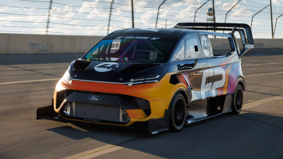 Ford SuperVan Pikes Peak - pista vista de frente