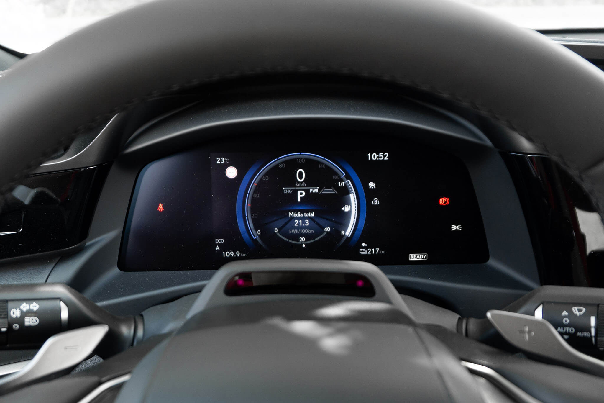 Lexus RZ 450e - painel de instrumentos