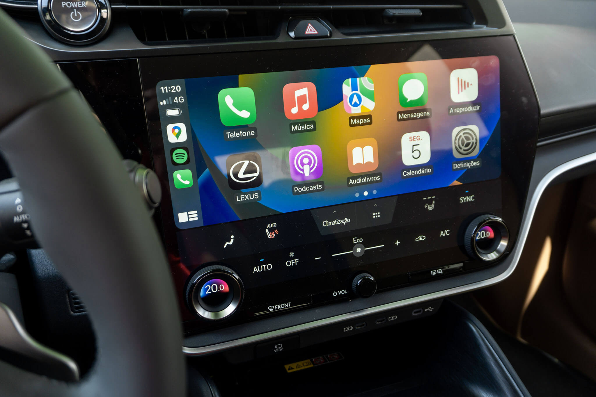 Lexus RZ 450e - Apple CarPlay