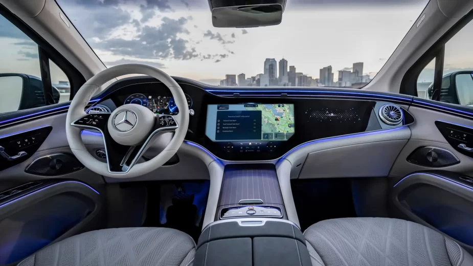 Interior Mercedes com Hyperscreen