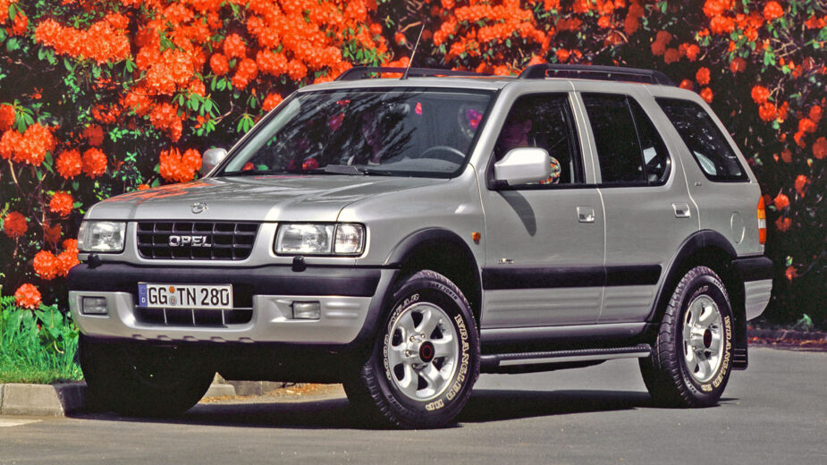 Opel Frontera B - abertura