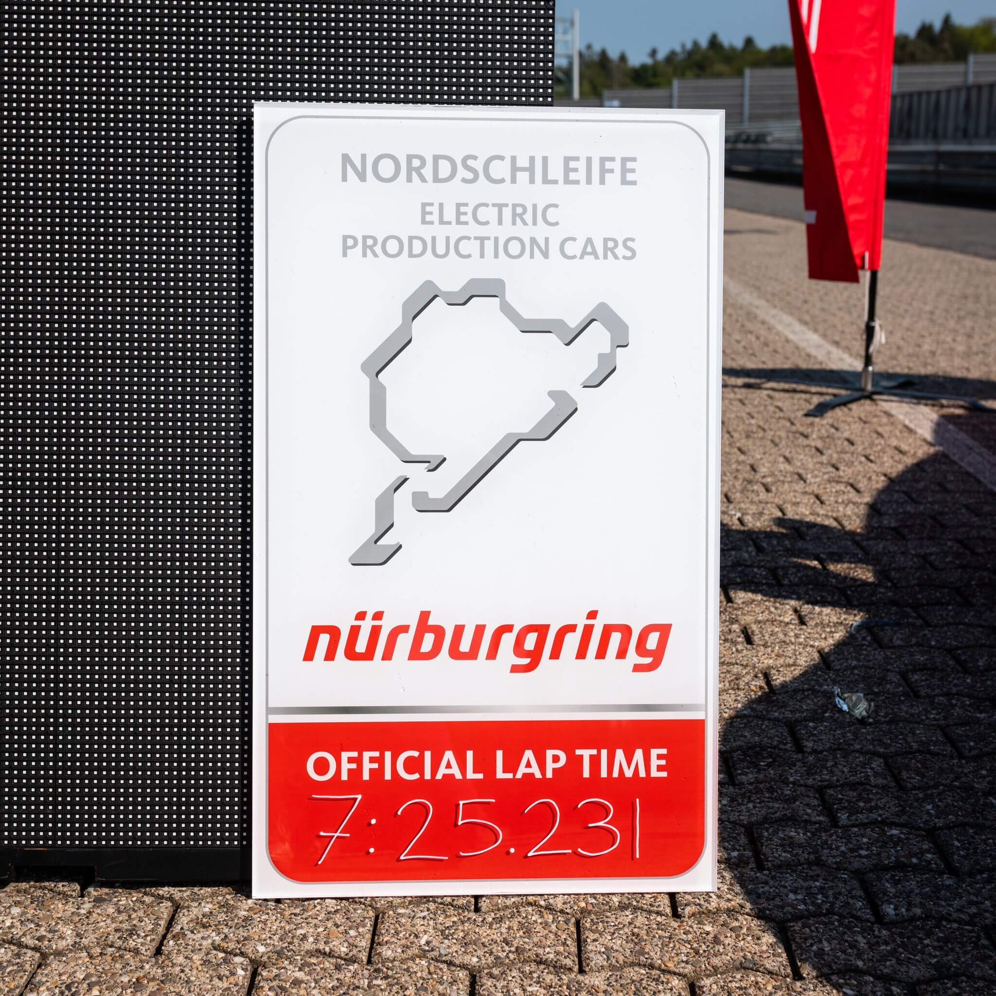 Tesla Model S Plaid Track recorde nurbrugring