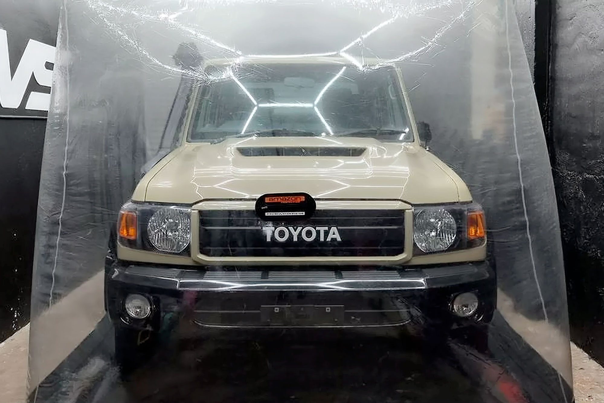 Toyota Land Cruiser - frente bolha