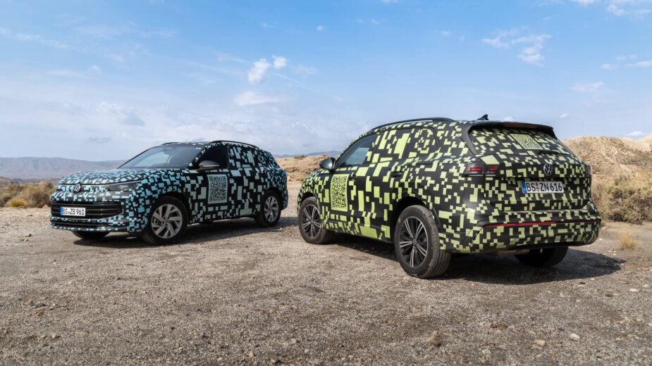 dois Volkswagen Tiguan 2024 camuflados