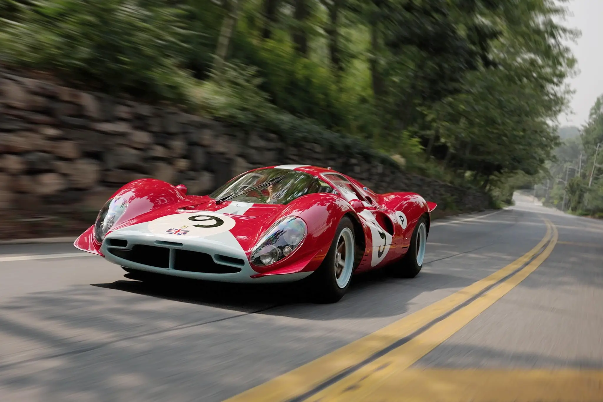 Ferrari 412P Berlinetta em estrada