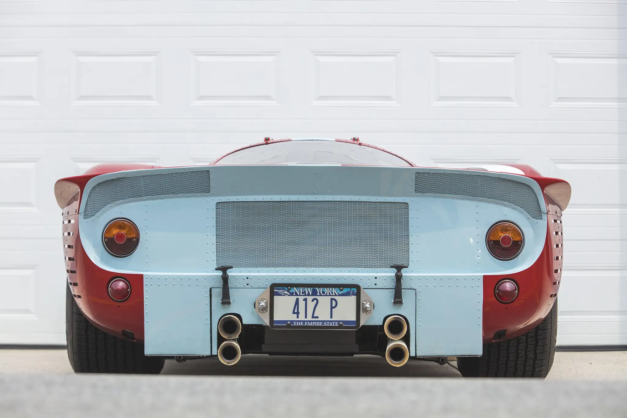Ferrari 412P Berlinetta visto de traseira