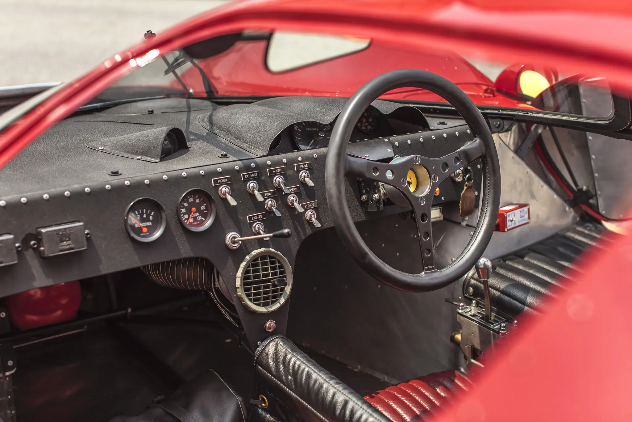 Interior do Ferrari 412P Berlinetta
