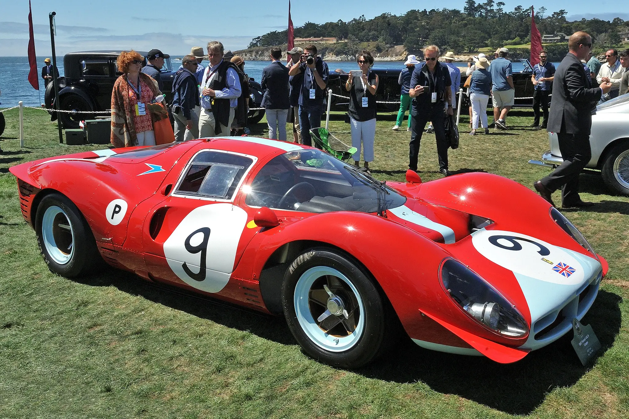 Ferrari 412P Berlinetta em exposição nos relvados do Quail Lodge