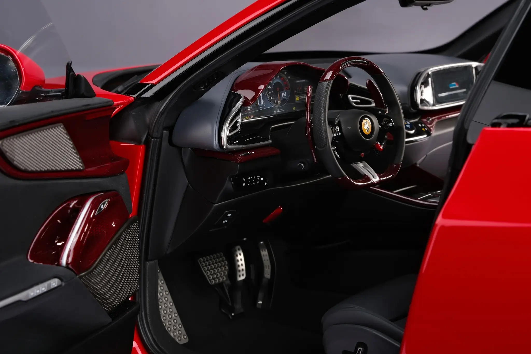 Detalhe do interior do Ferrari Purosangue em miniatura