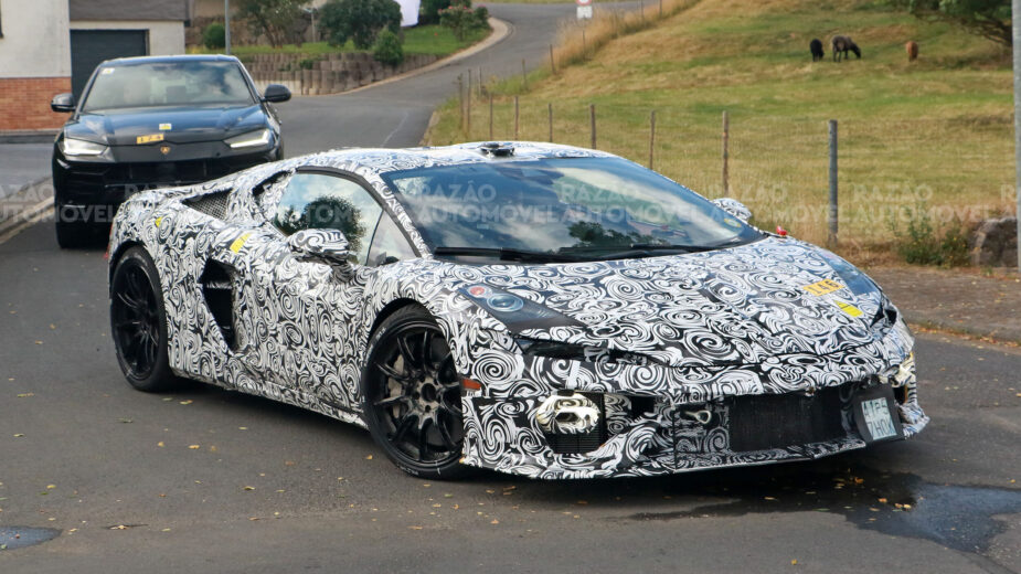 Foto-espia do sucessor do Lamborghini Huracán, frente 3/4