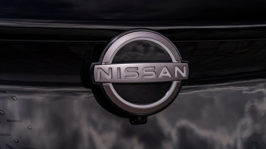 Nissan Ariya logo dianteira