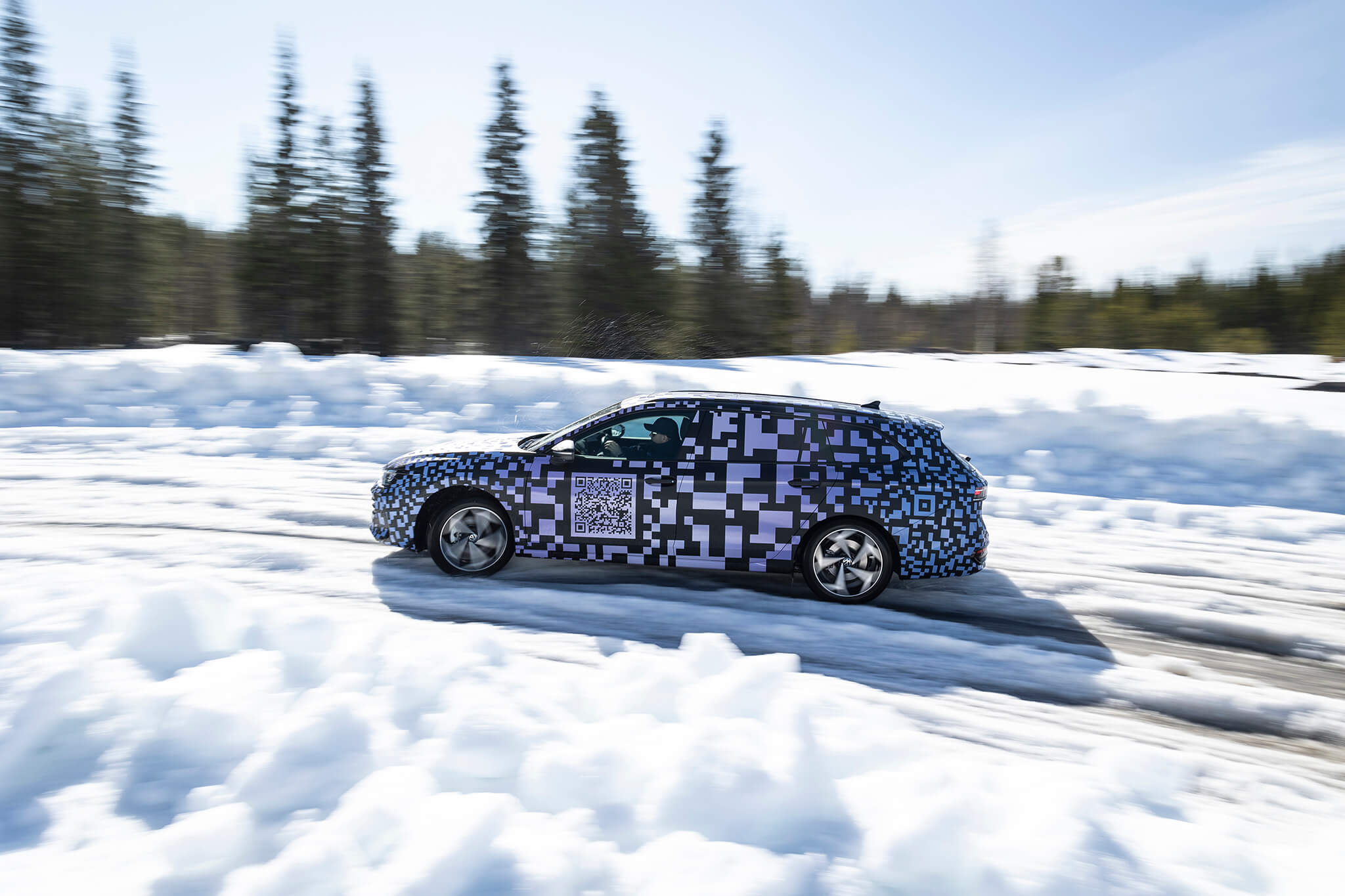 Volkswagen Passat Variant a testar na neve, perfil