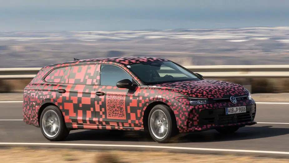Volkswagen Passat Variant a curvar, perfil