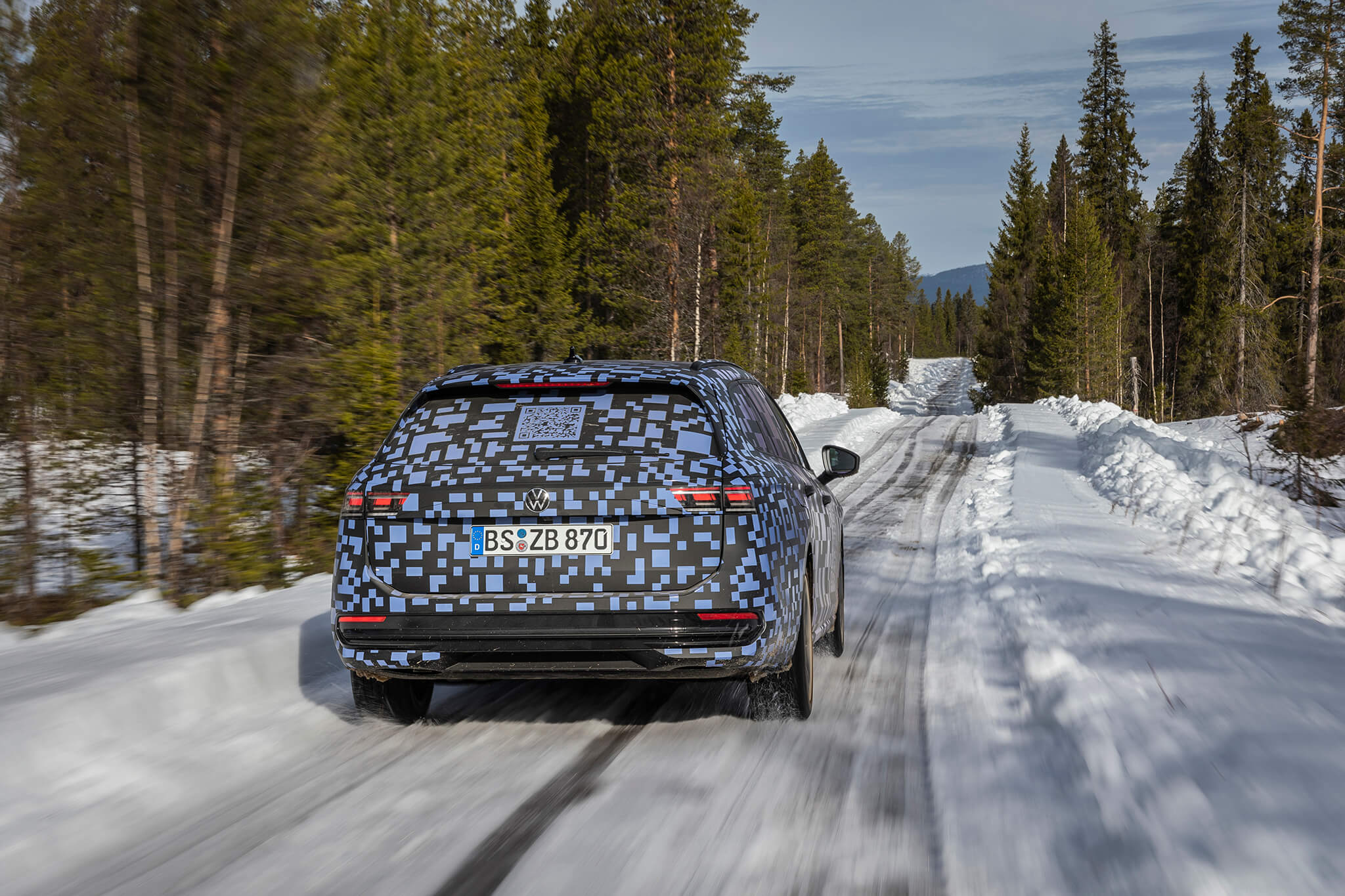 Volkswagen Passat Variant a testar na neve, traseira