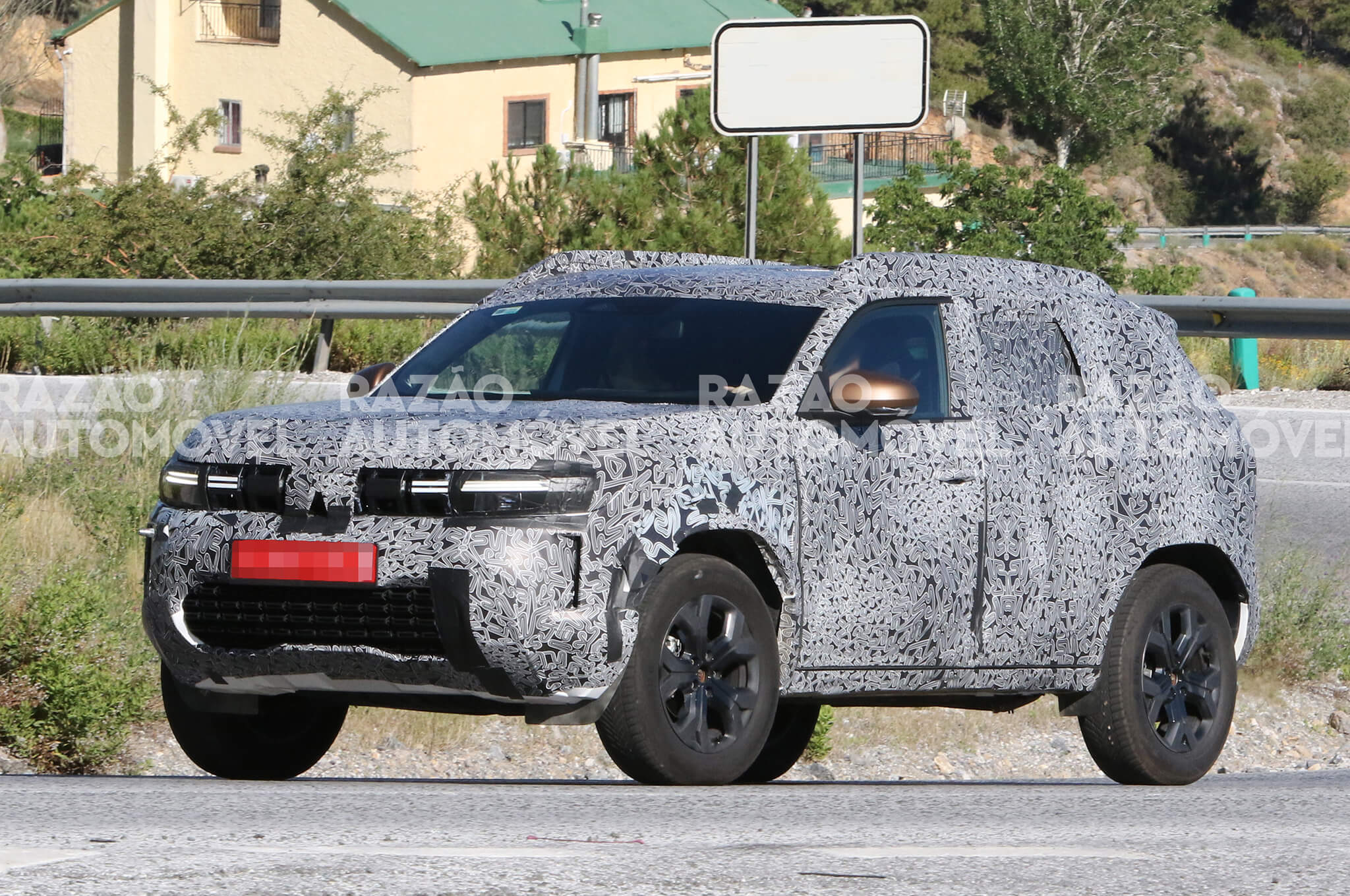 foto-espia Dacia Duster frente 3/4