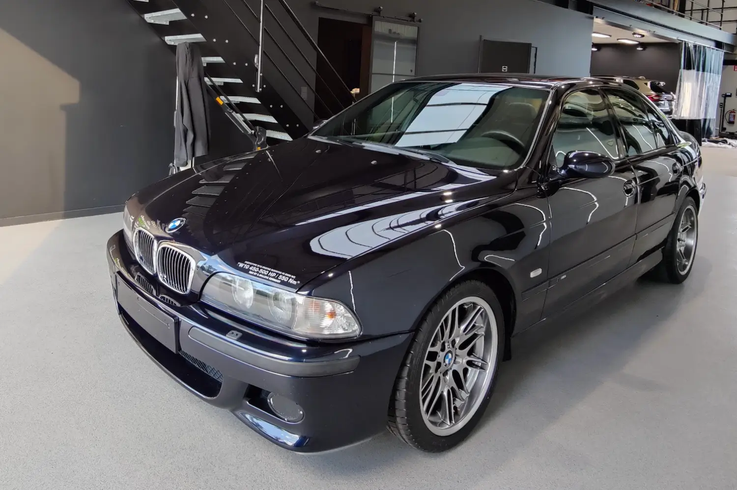BMW M5 com W10 frente 3/4