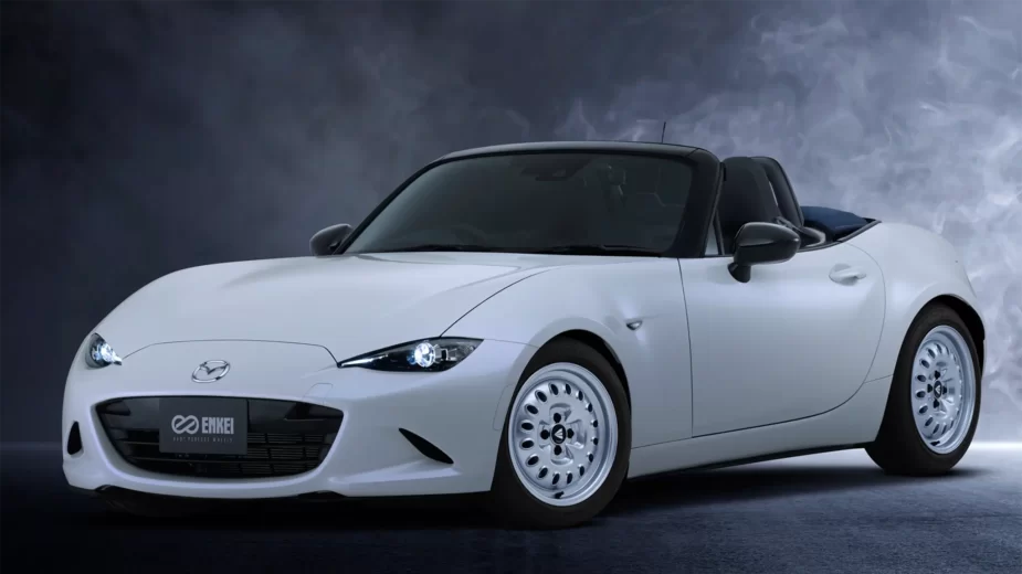 Mazda MX-5 com jantes de desenho clássico, mas em liga leve