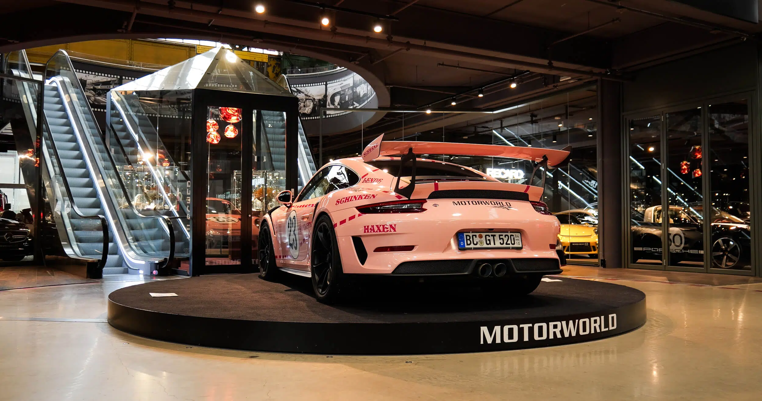 Porsche 911 GT3 RS no Hotel Motorworld