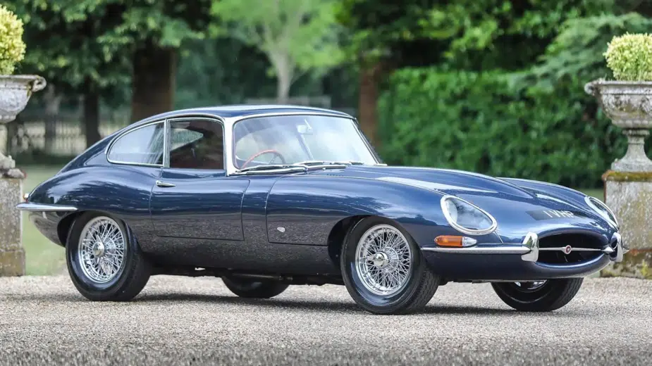 Jaguar E-Type 3/4 de frente