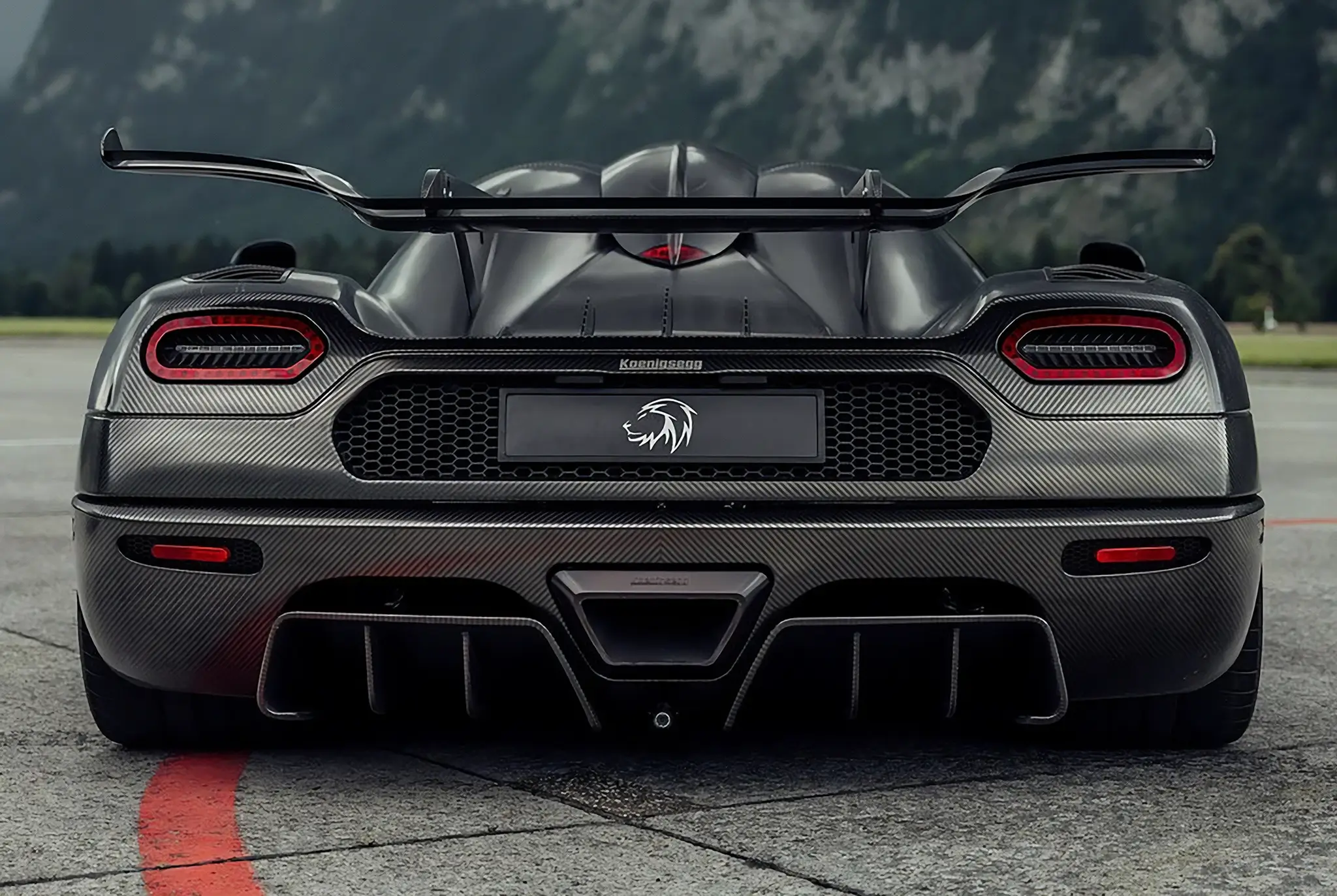 Koenigsegg One:1 de traseira