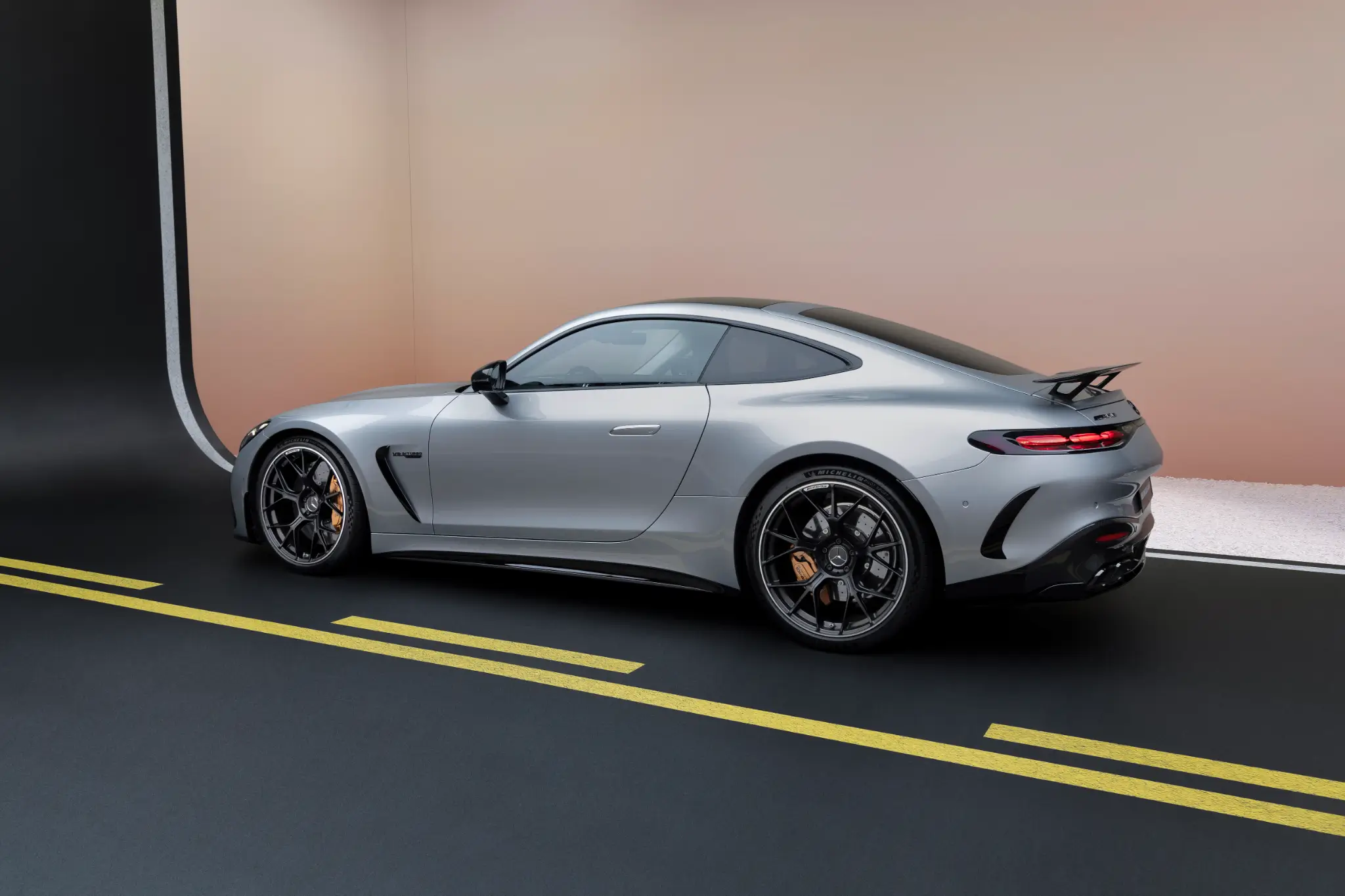 Mercedes-AMG GT traseira 3/4