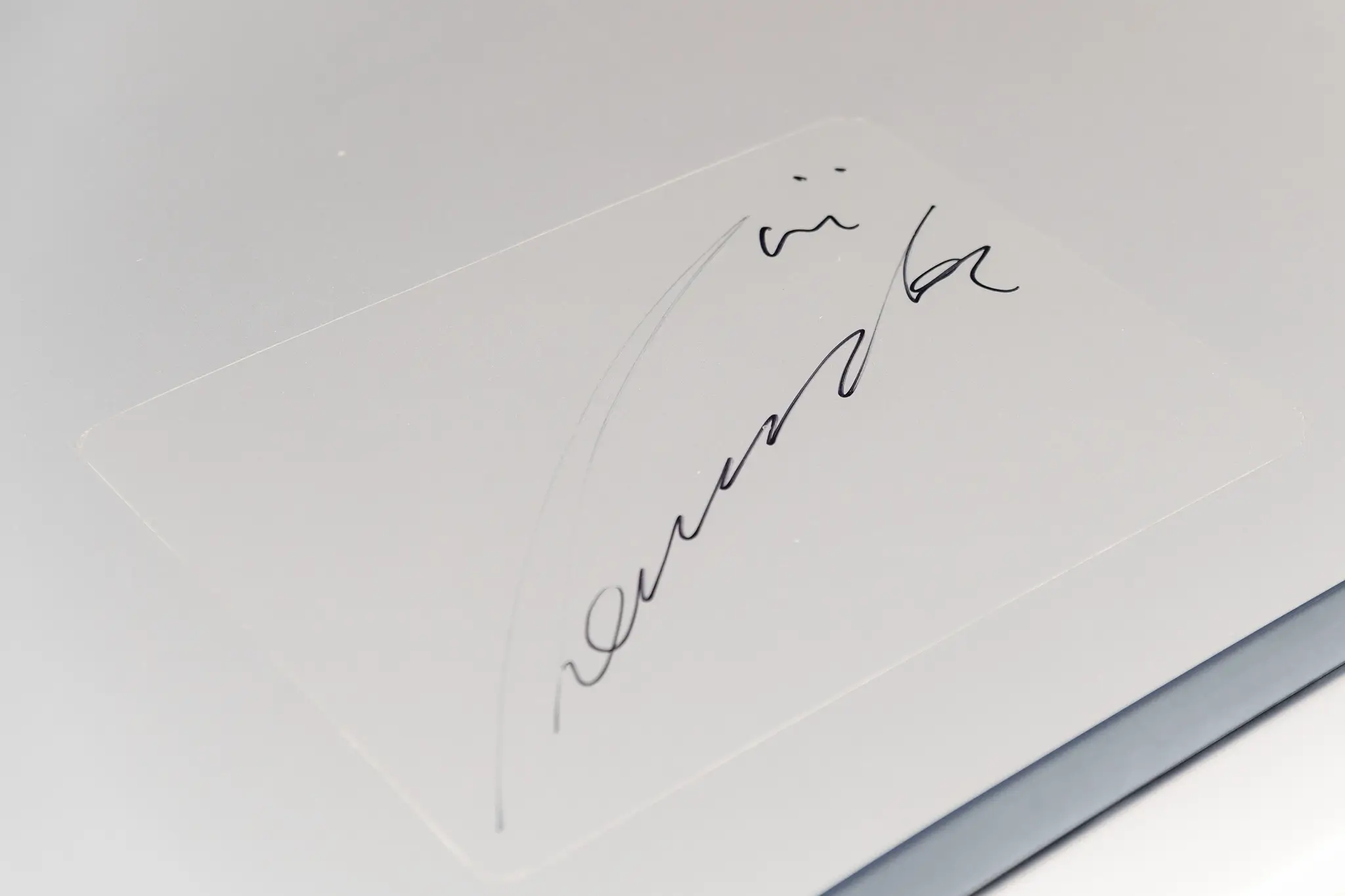 Assinatura de Niki Lauda no Mercedes-Benz 190 E 2.3-16