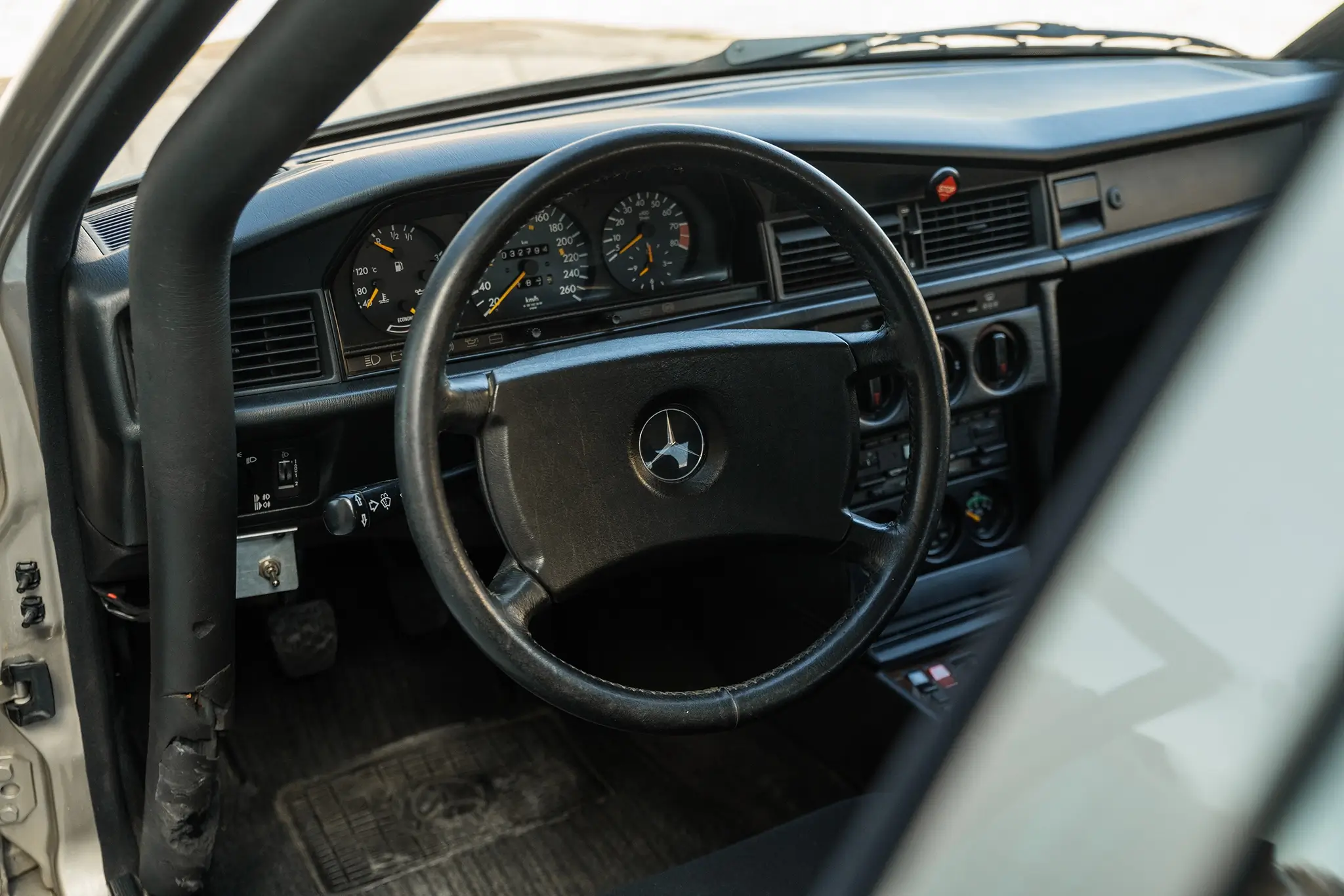 Volante do Mercedes-Benz 190 E 2.3-16