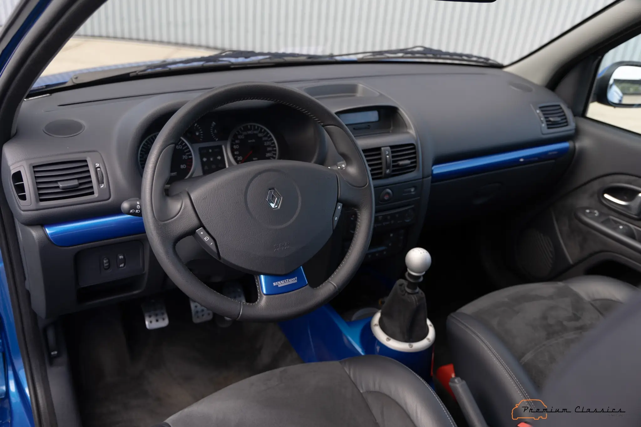 Renault Clio V6 - interior