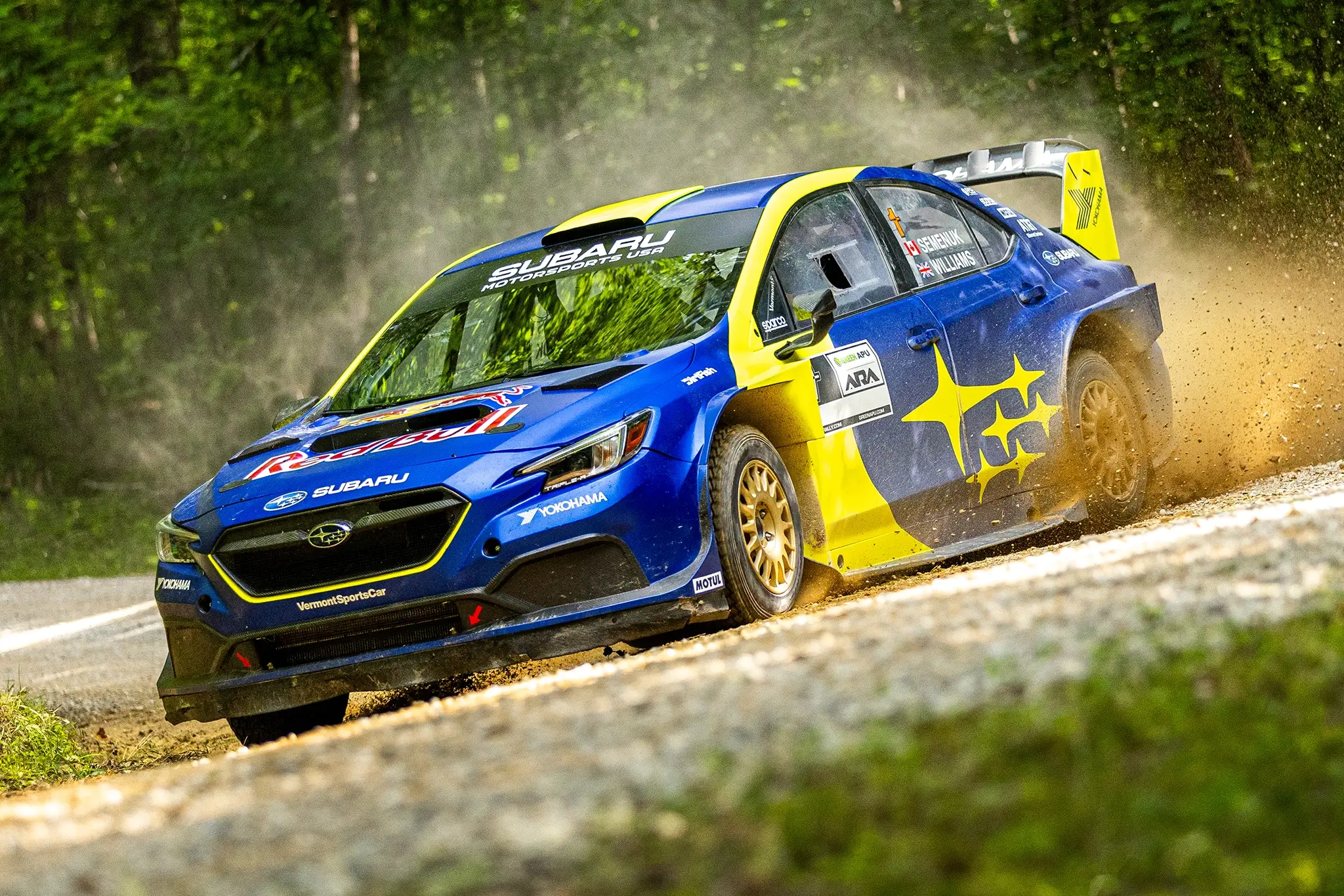 Subaru WRX rally car em testes