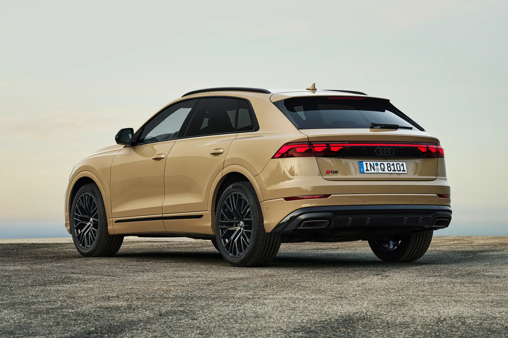 Audi Q8 3/4 de traseira