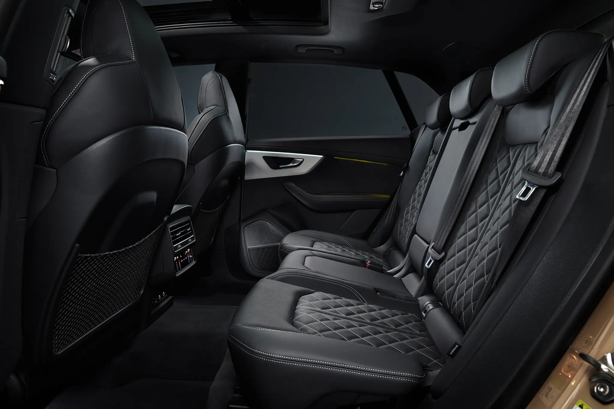 Audi Q8 assentos traseiros