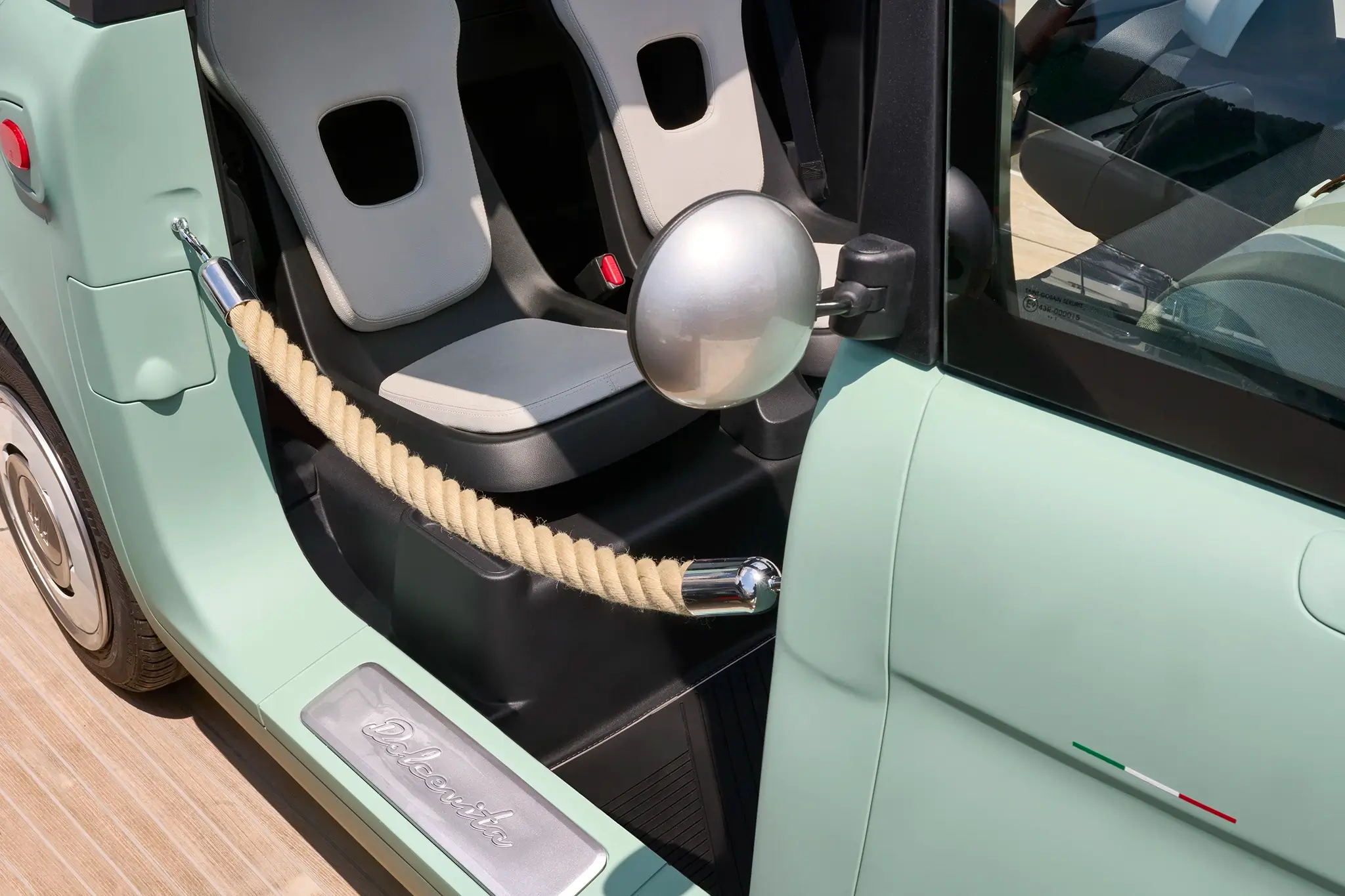 Fiat Topolino Dolcevita detalhe espelho e corda que substitui a porta