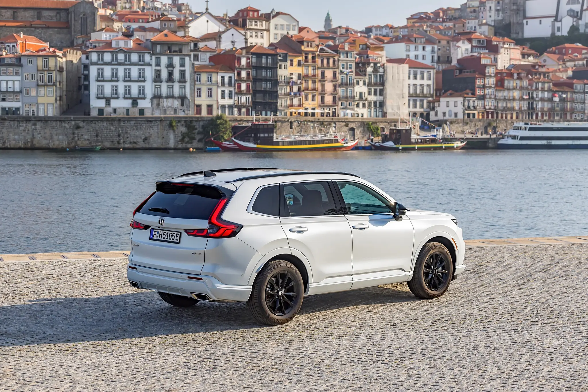 Honda CR-V e:PHEV vista lateral traseira