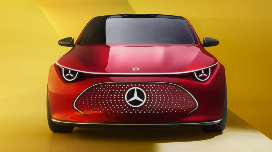 Vista da frente do Mercedes-Benz CLA Concept