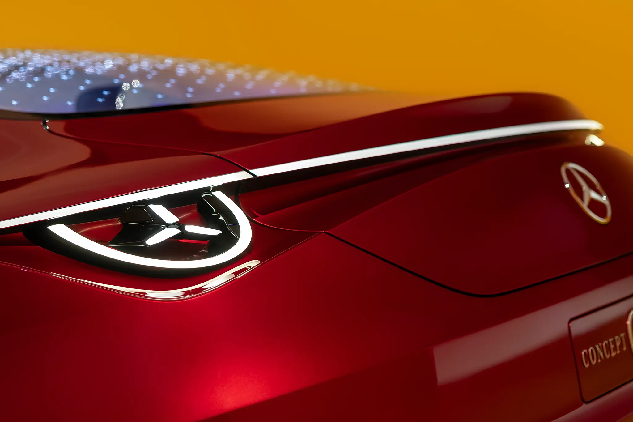 Desenho das óticas traseiras no Mercedes-Benz CLA Concept