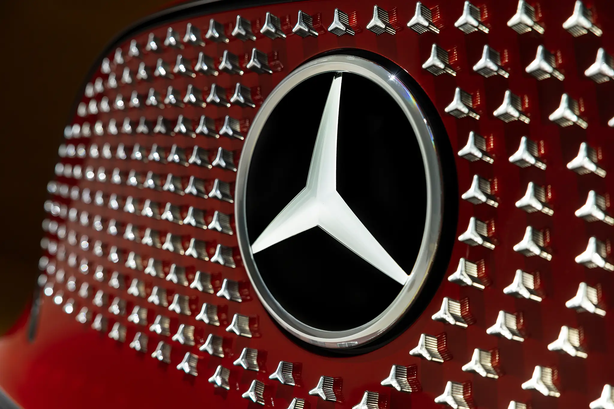 Logótipo frontal no Mercedes-Benz CLA Concept
