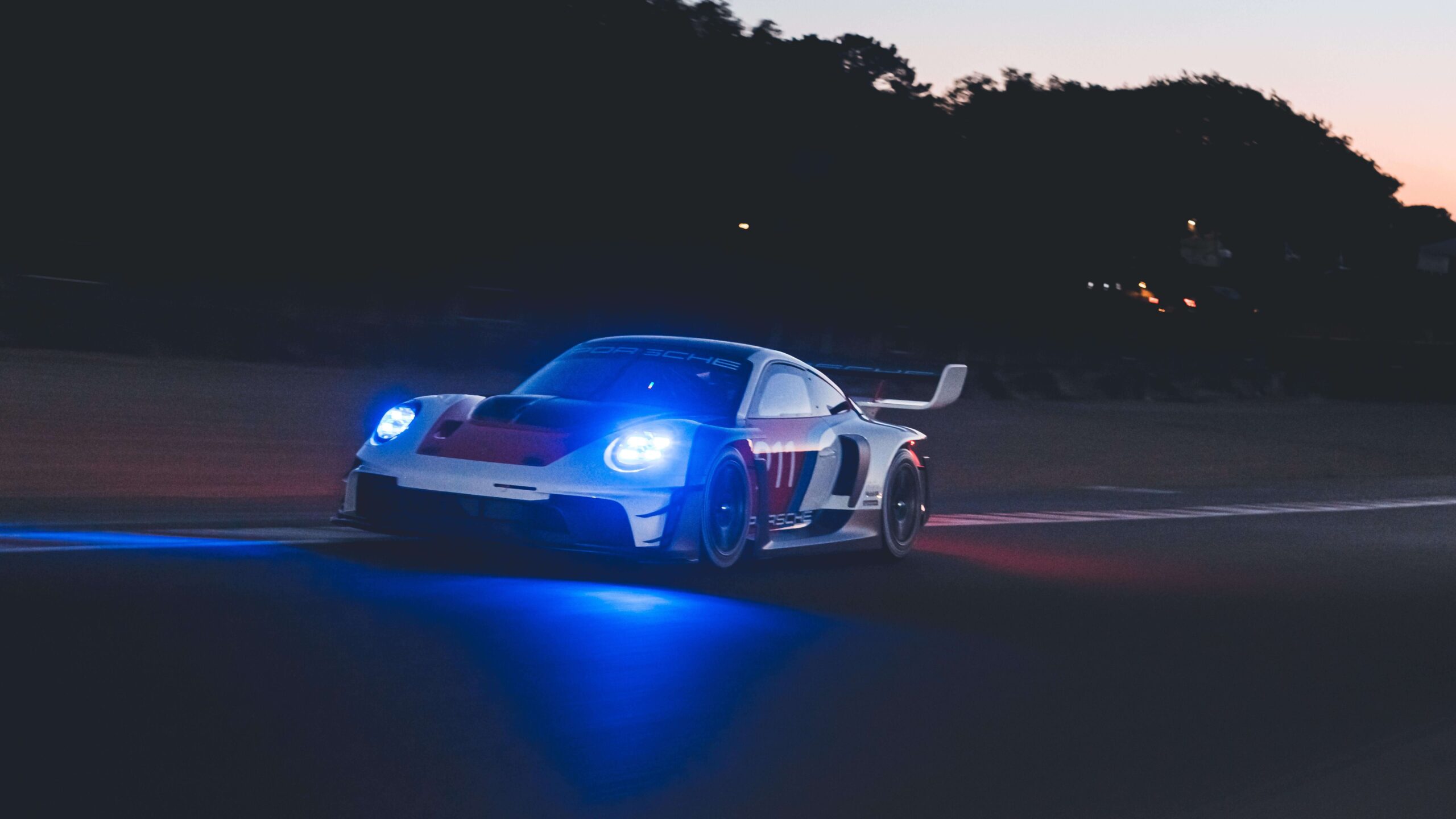 Porsche-911-GT3-R-Rennsport