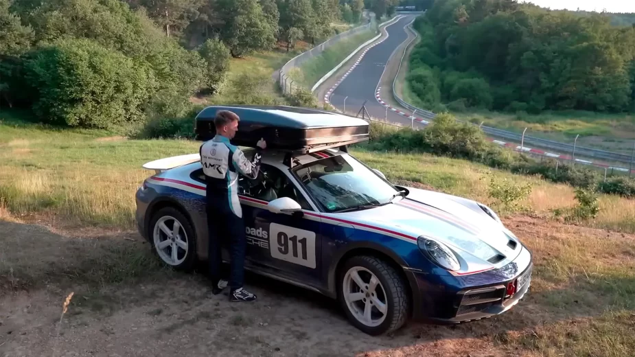 Porsche 911 Dakar no Nordschleife a acampar