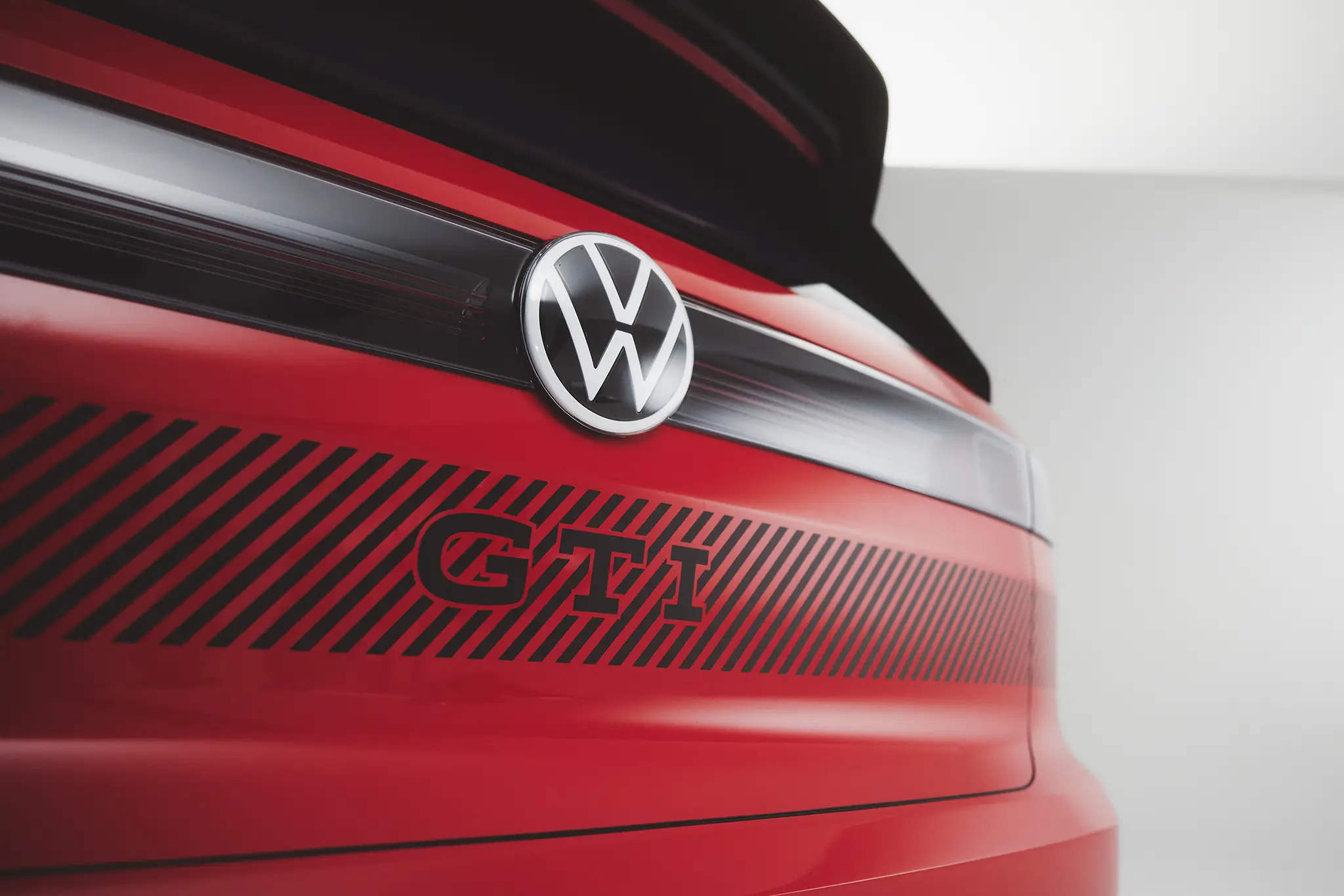 Símbolo VW e sigla GTI na traseira do ID. GTI