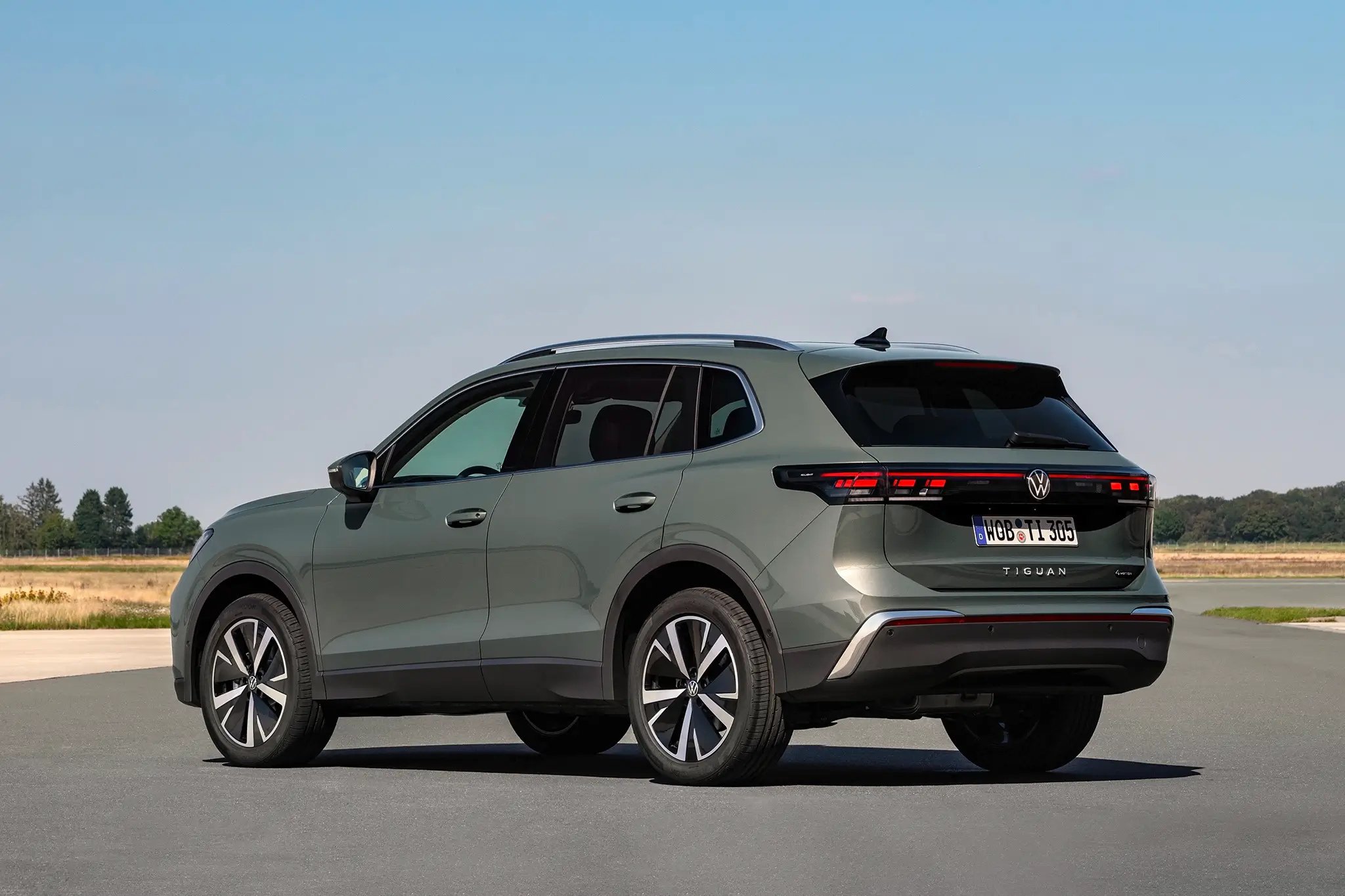 Volkswagen Tiguan 2024 - 3/4 de traseira