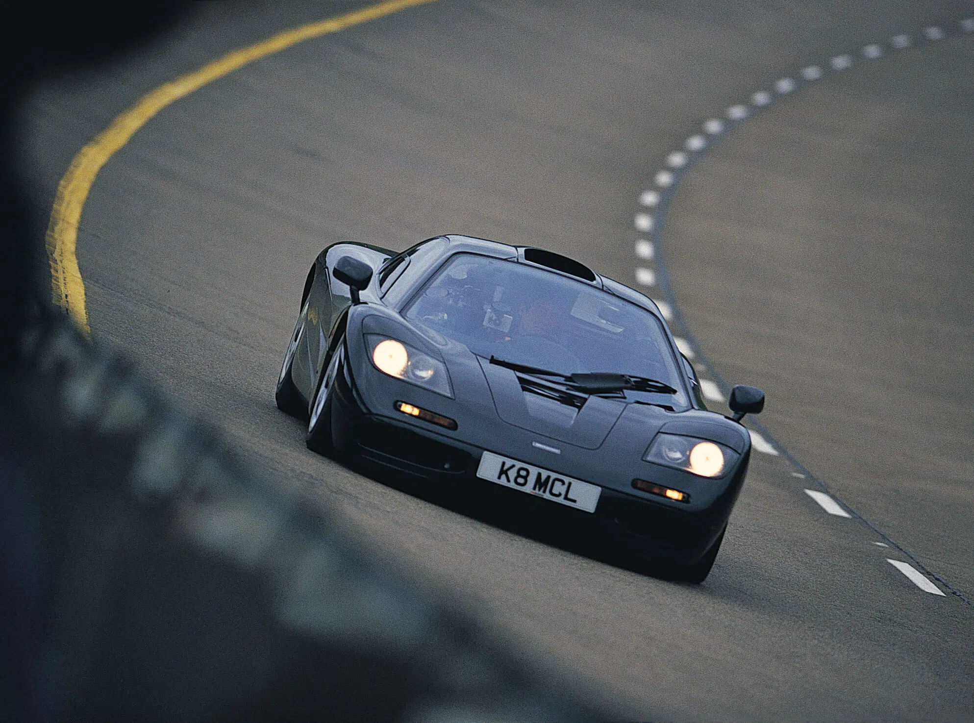 McLaren F1 XP5, em pista, de frente