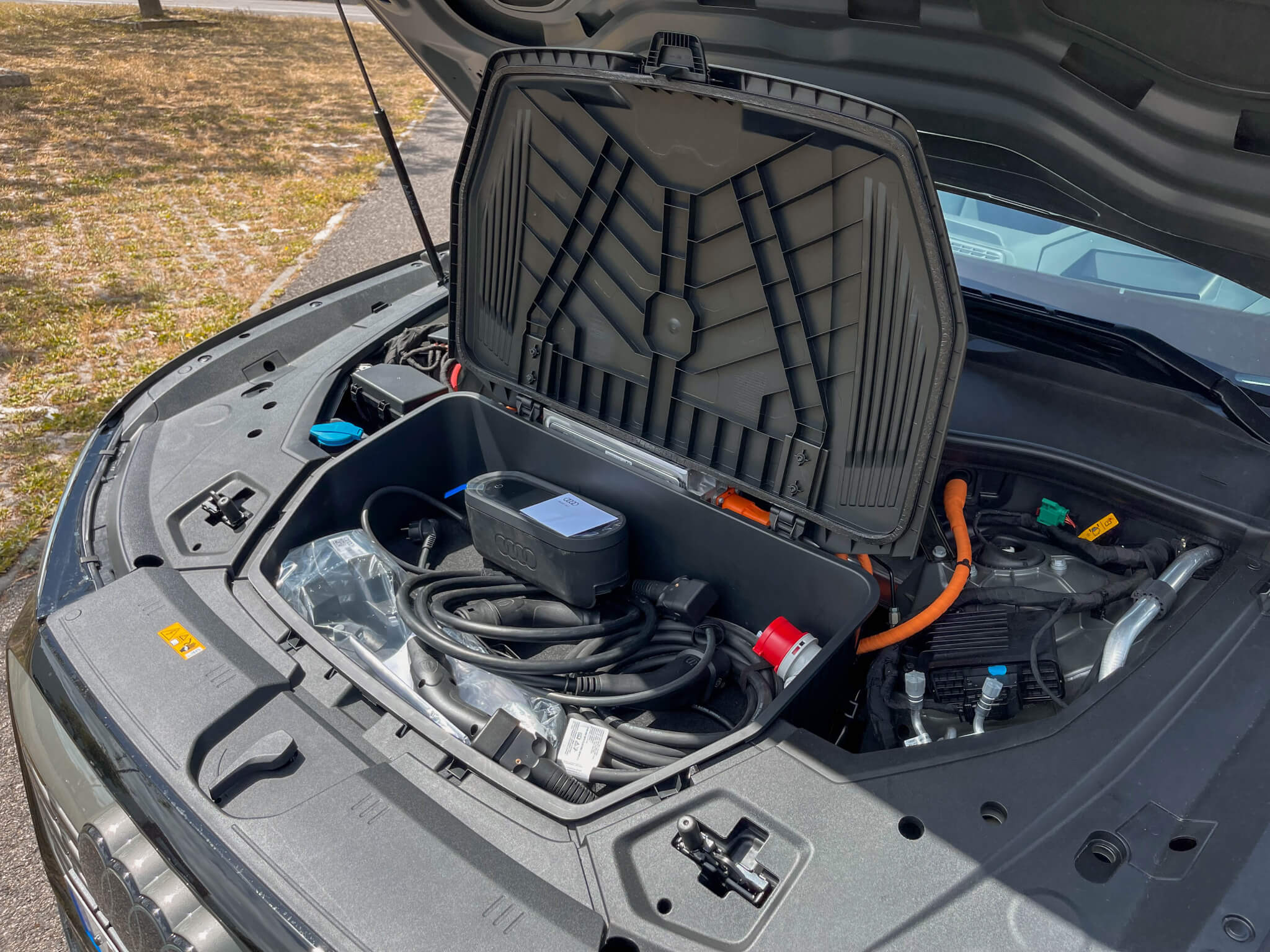 Audi Q8 Sportback e-tron frunk