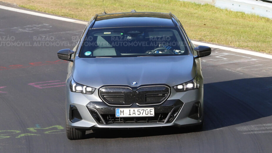 foto-espia BMW i5 Touring frente