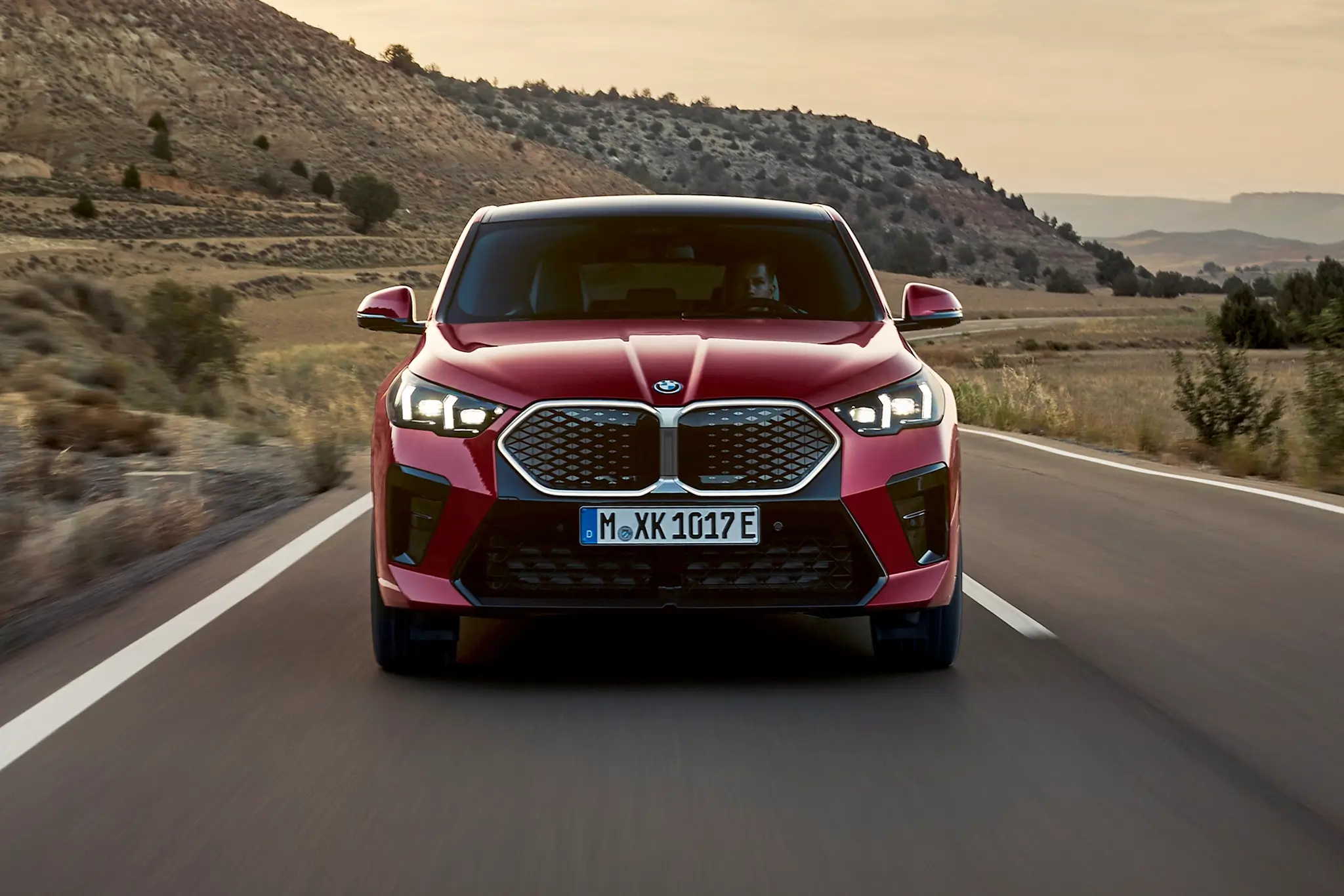 BMW iX2 xDrive 30 frente